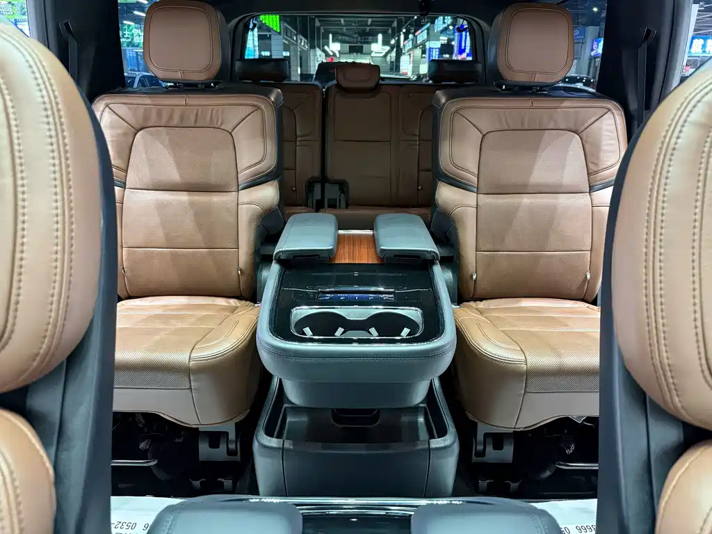 Lincoln Navigator — миниатюра 12