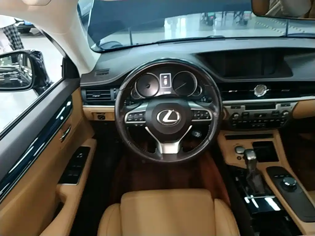 Lexus ES — миниатюра 11