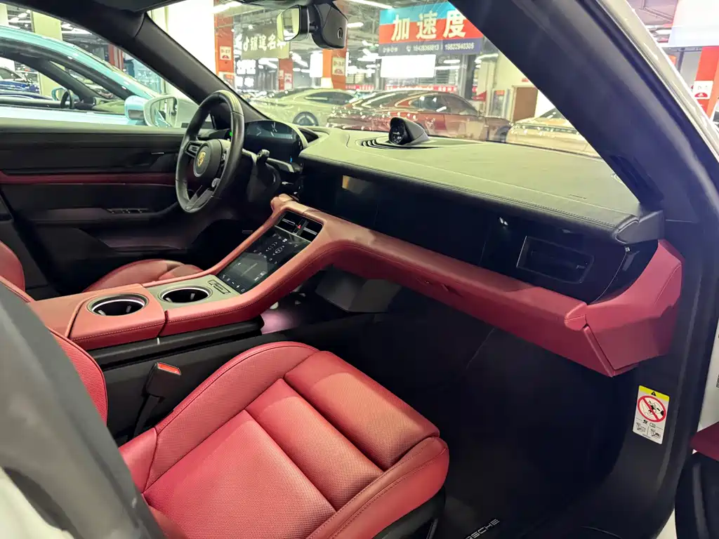 Porsche Taycan — миниатюра 6