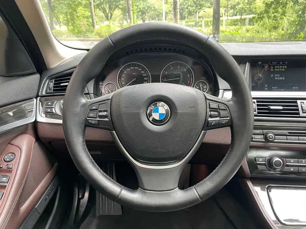 BMW 5 Series — миниатюра 13
