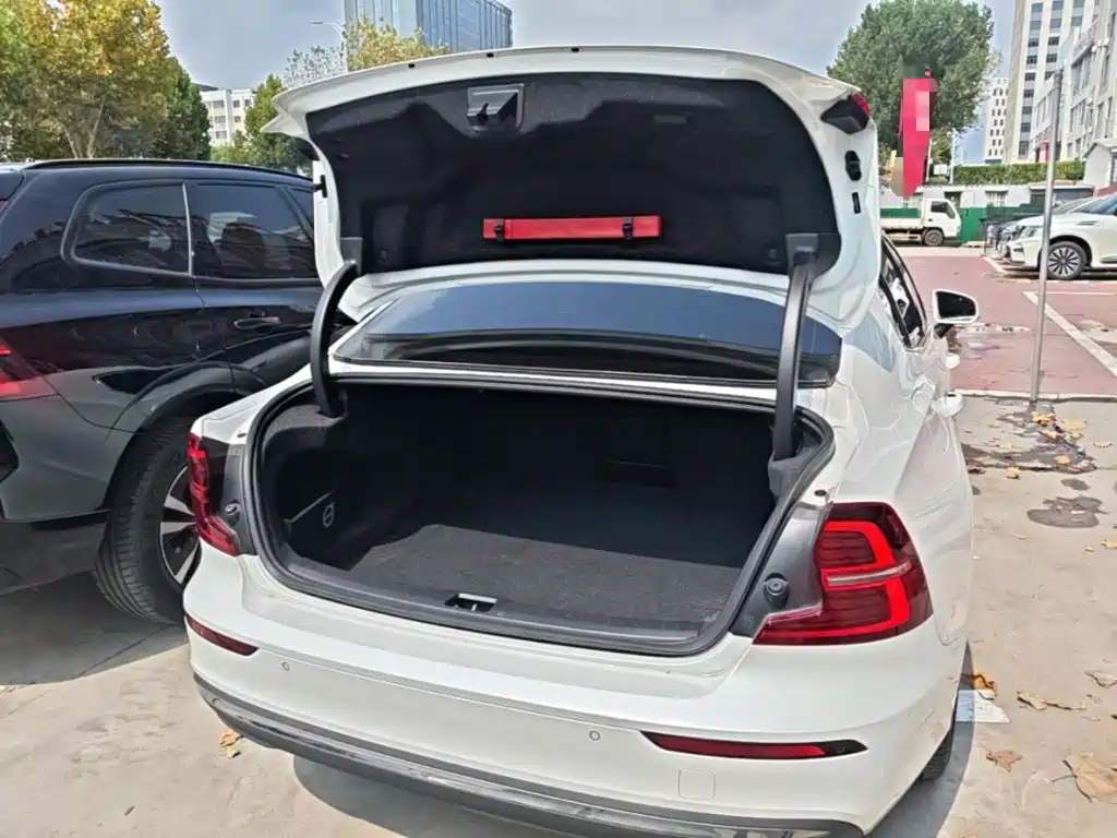 Volvo S60 PHEV — миниатюра 19