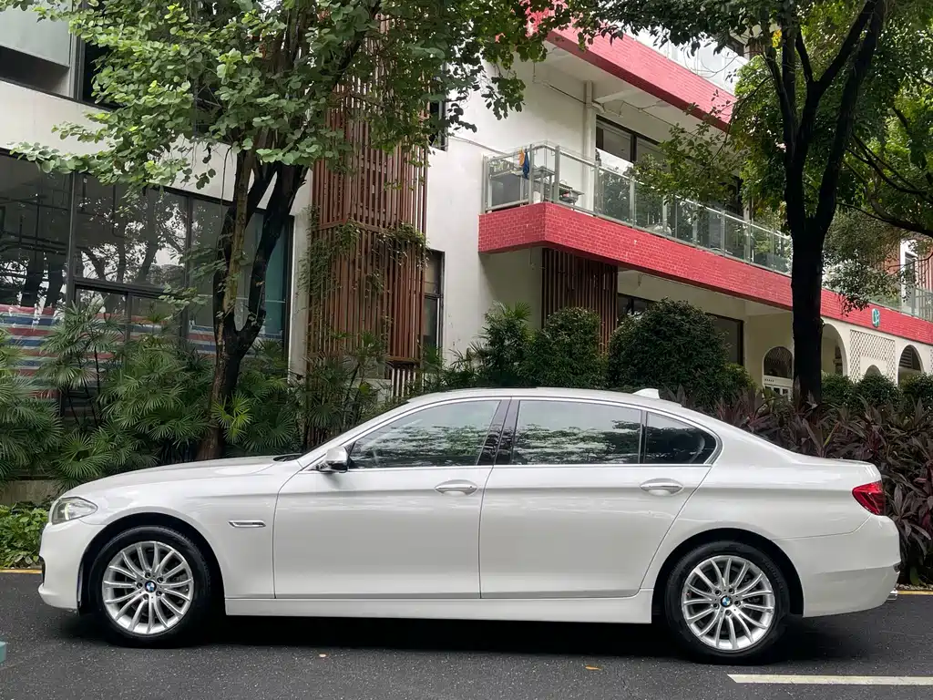 BMW 5 Series — миниатюра 3