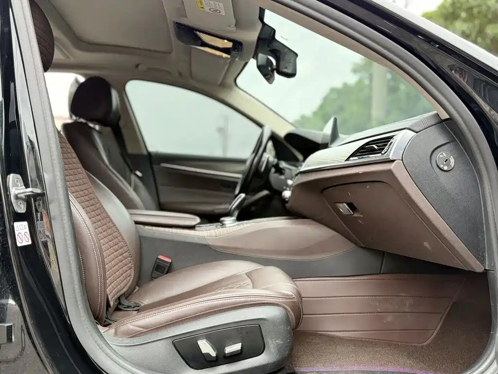 BMW 5 Series — миниатюра 3