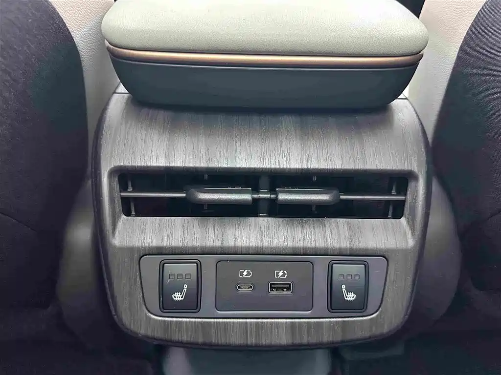 Nissan Ariya — миниатюра 14