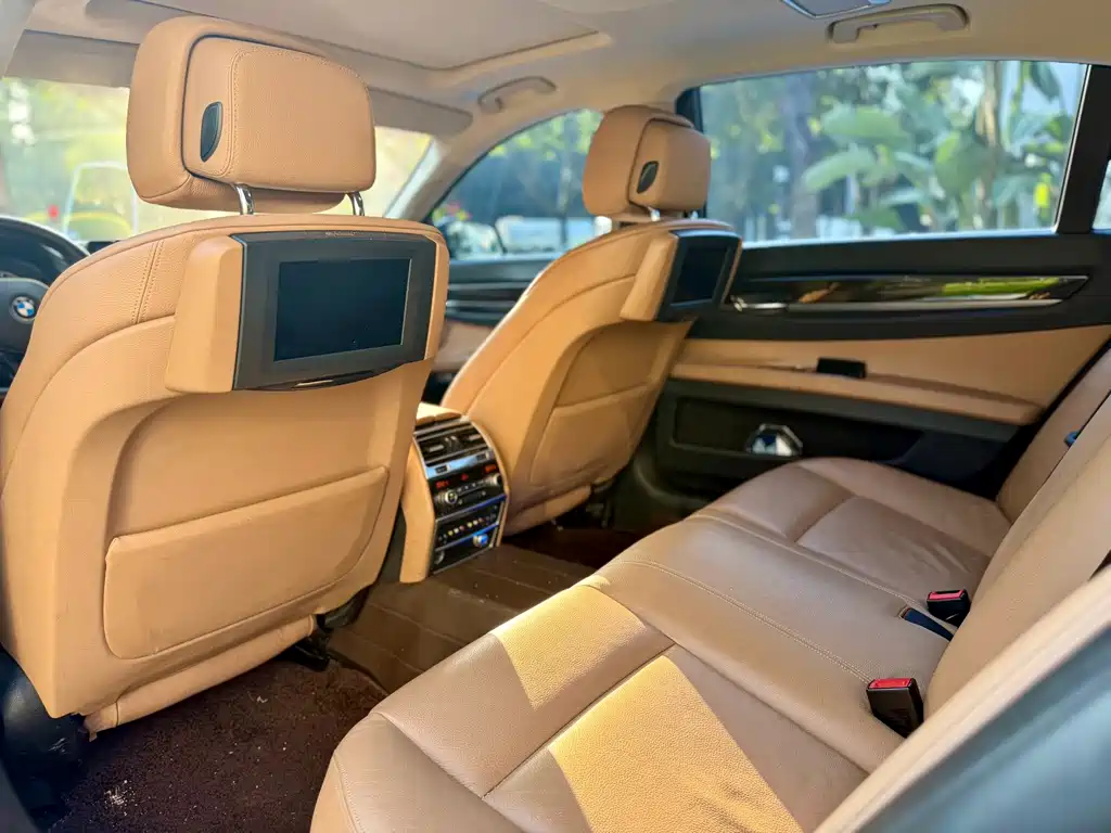 BMW 7 Series — миниатюра 5