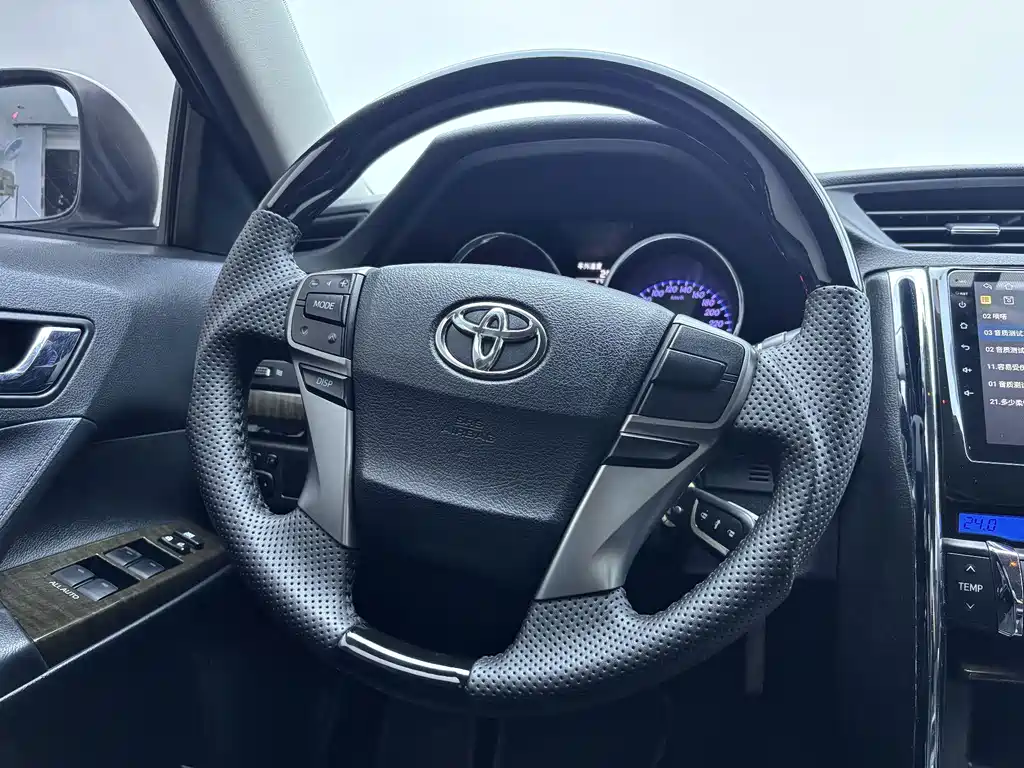 Toyota Reiz — миниатюра 7