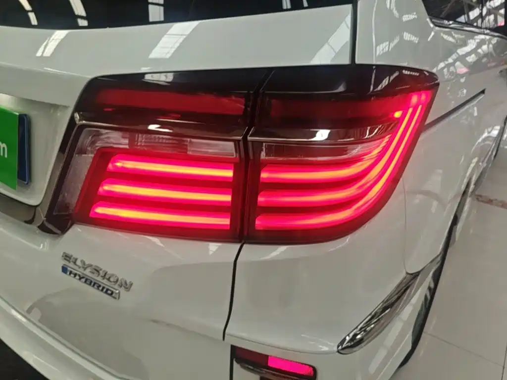 Honda Elysion — миниатюра 8