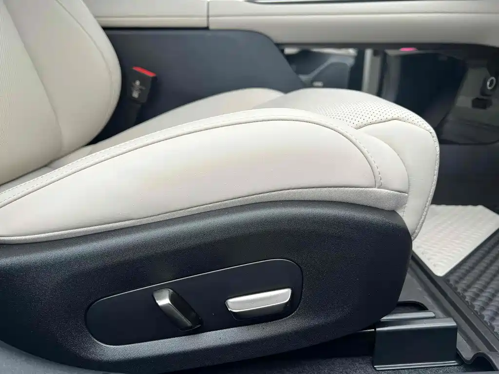 Xiaomi SU7 — миниатюра 12