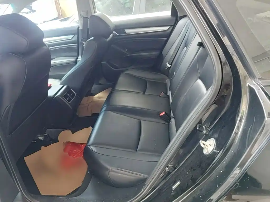 Honda Accord — миниатюра 17