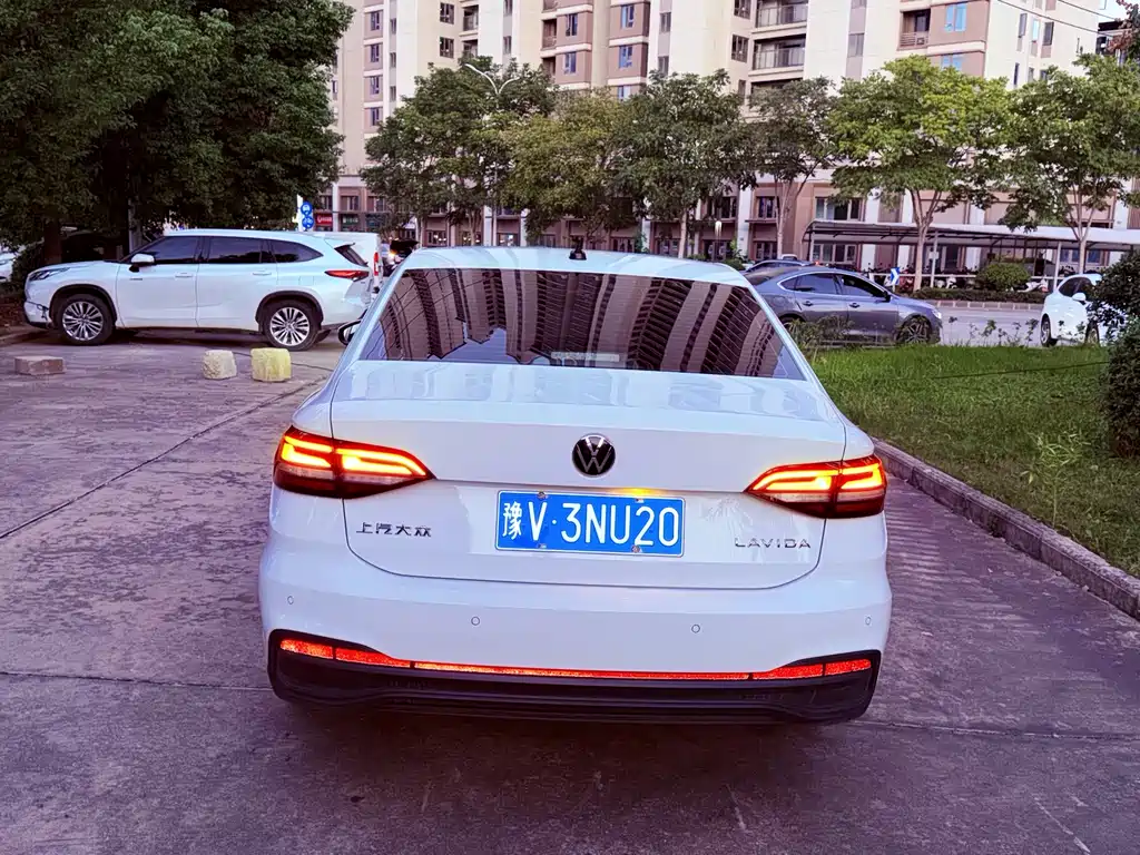 Volkswagen Lavida — миниатюра 5