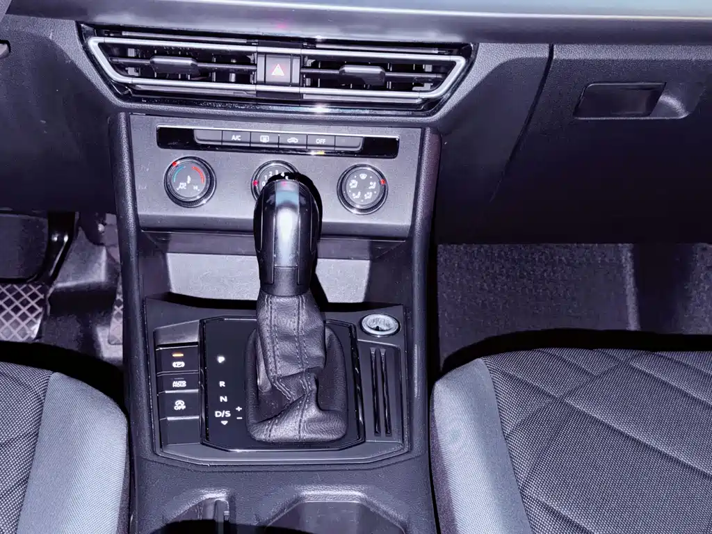 Volkswagen Lavida — миниатюра 16