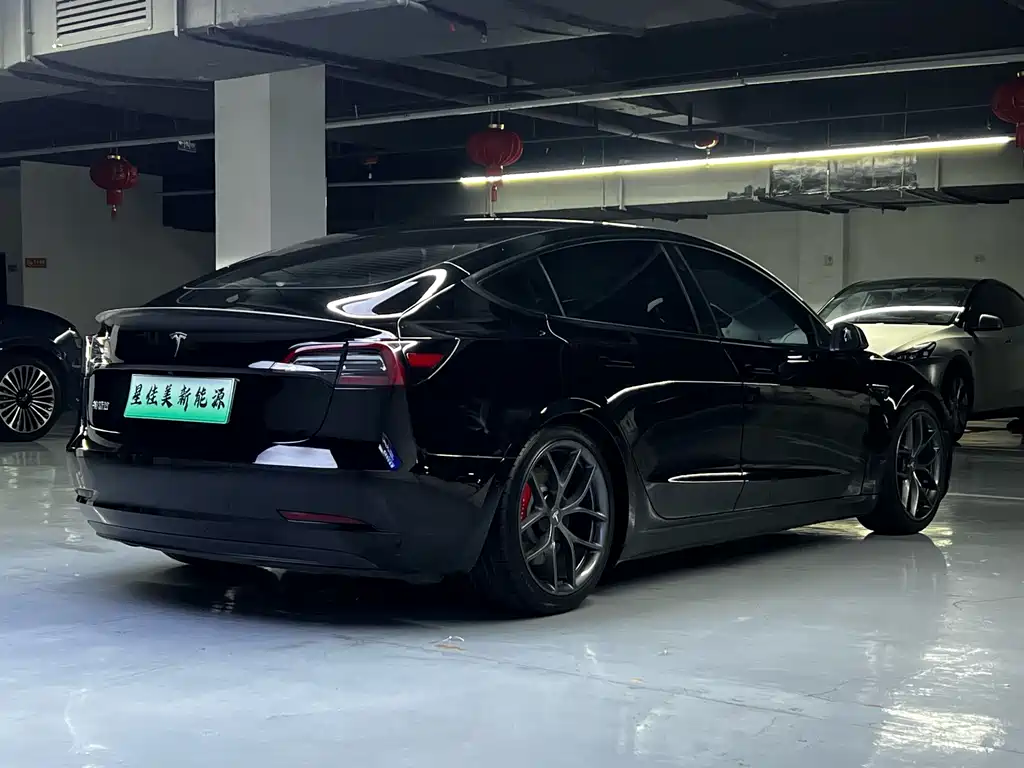 Tesla Model 3 — миниатюра 12