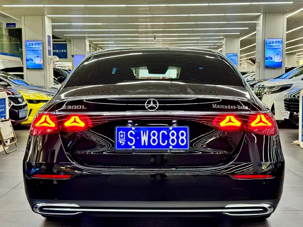 Mercedes-Benz E-Class — миниатюра 11