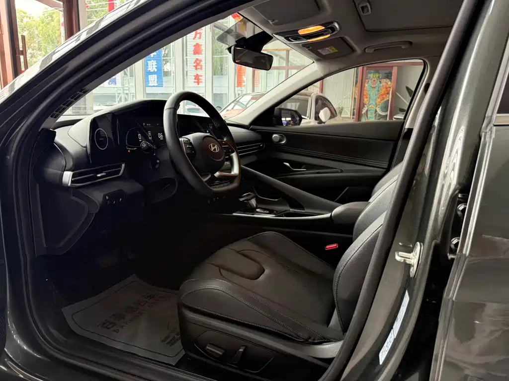 Hyundai Elantra — миниатюра 4