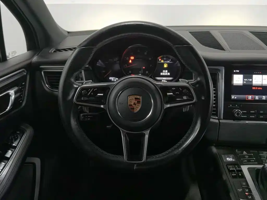 Porsche Macan — миниатюра 11