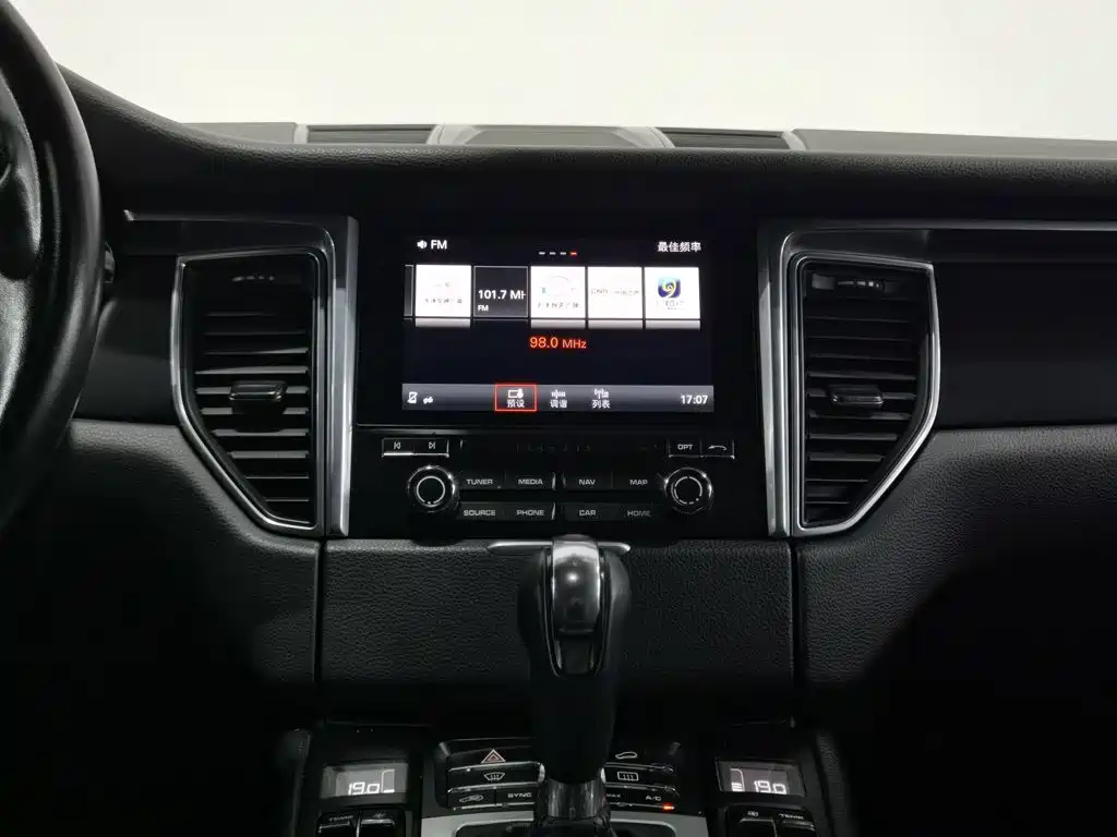 Porsche Macan — миниатюра 12