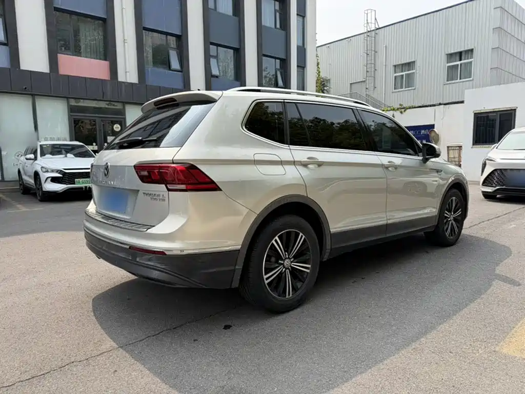 Volkswagen Tiguan L — миниатюра 7