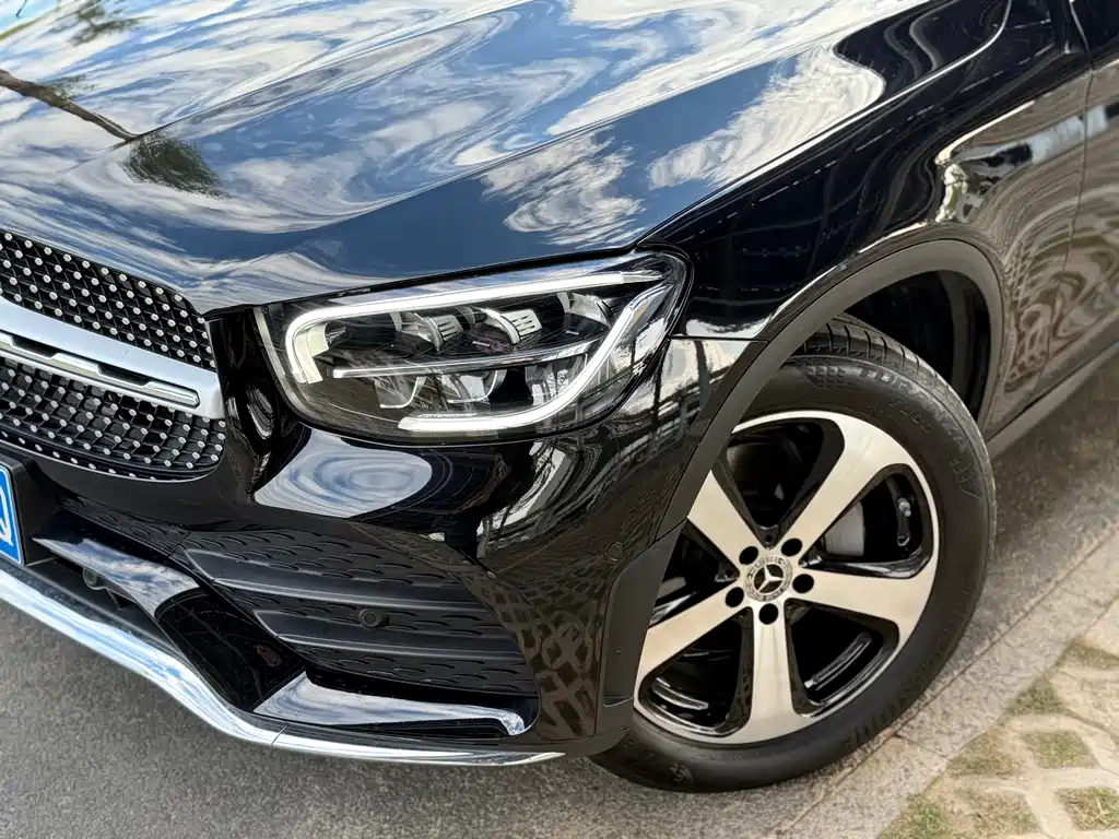 MERCEDES-BENZ GLC