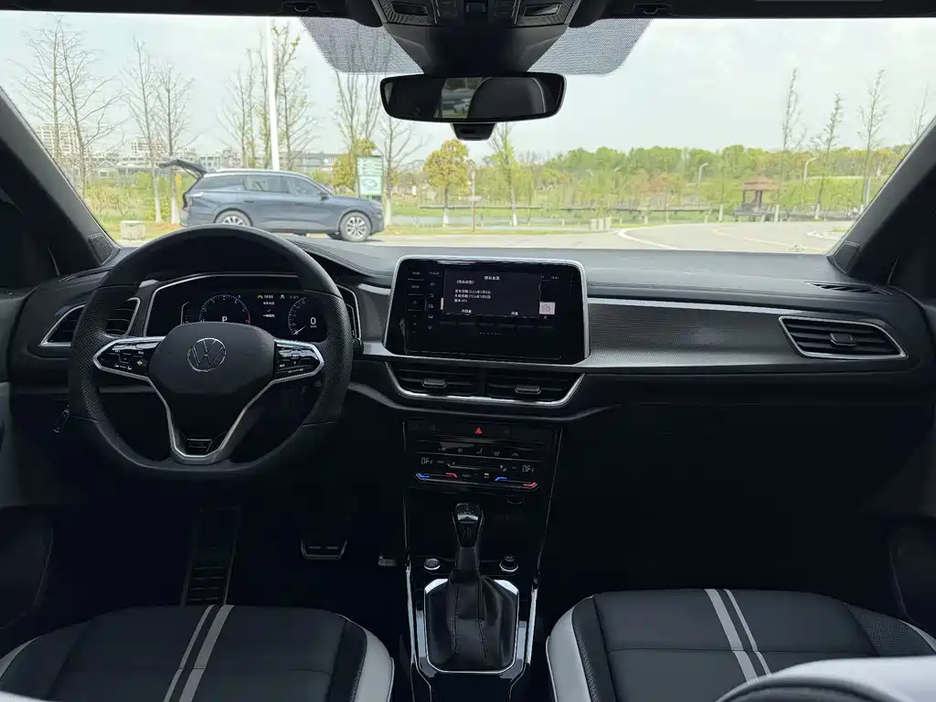 Volkswagen T-Roc 2024 300TSI DSG