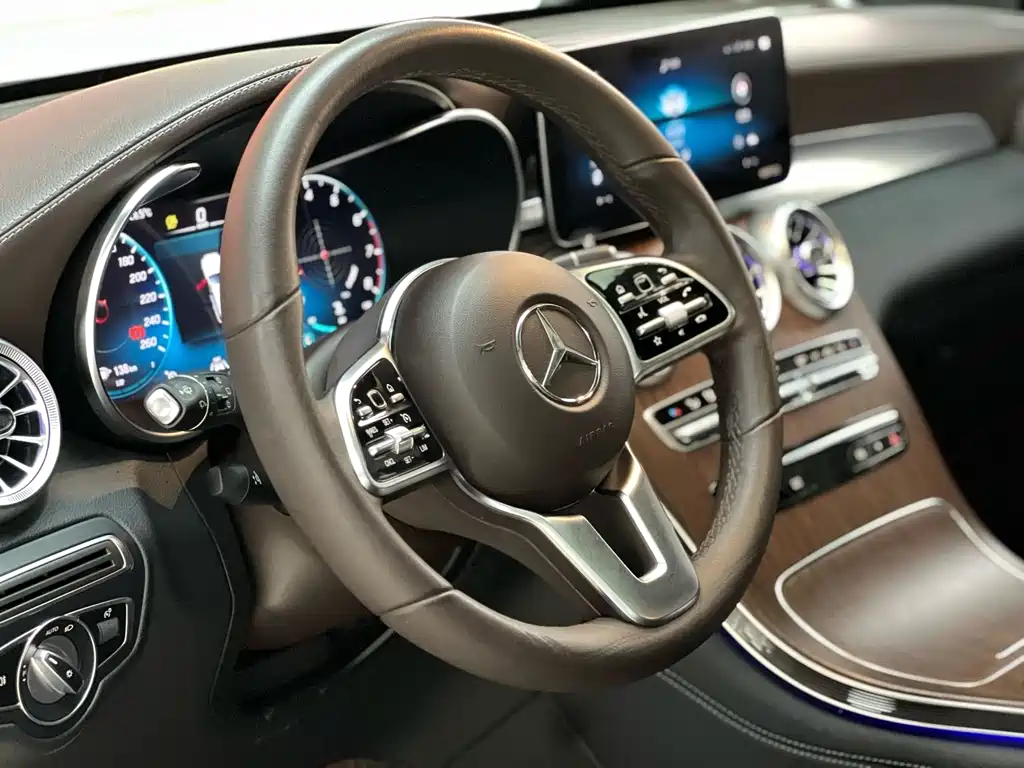 MERCEDES-BENZ GLC