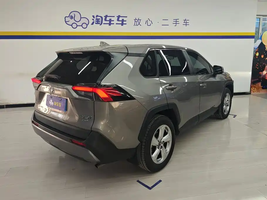 Toyota RAV4 — миниатюра 3