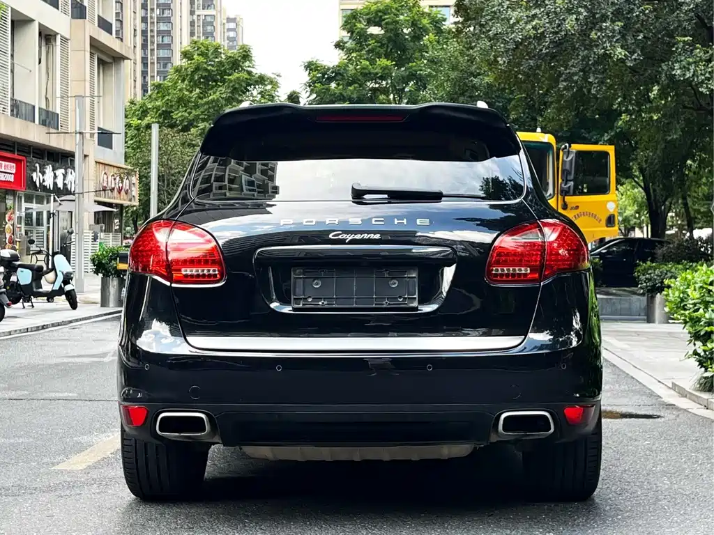 Porsche Cayenne — миниатюра 5