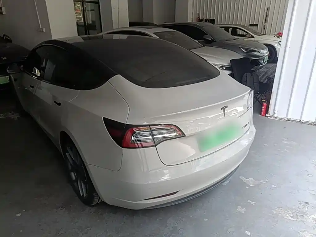 Tesla Model 3 — миниатюра 5