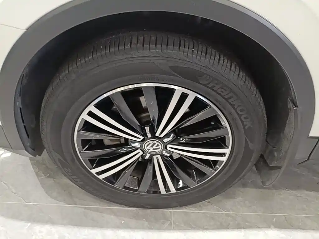 Volkswagen Tiguan L — миниатюра 23
