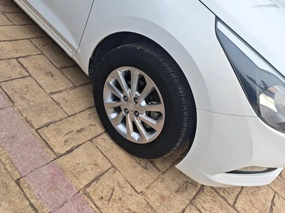 Hyundai Verna — миниатюра 6