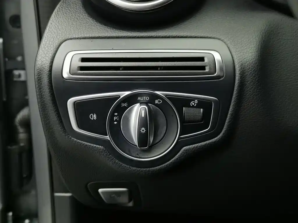 Mercedes-Benz C-Class — миниатюра 21