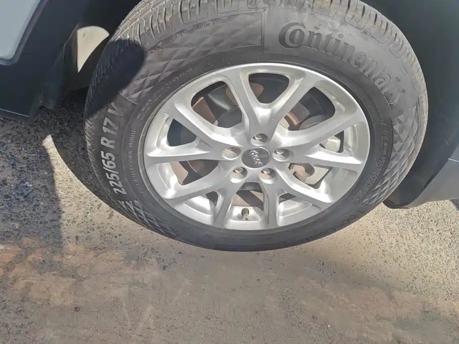 Jeep Cherokee — миниатюра 6