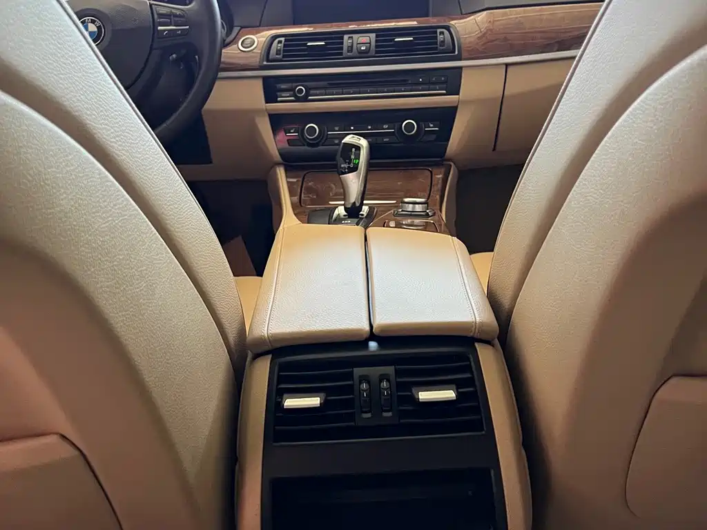 BMW 5 Series — миниатюра 13
