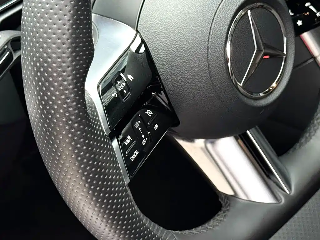 Mercedes-Benz C-Class — миниатюра 7