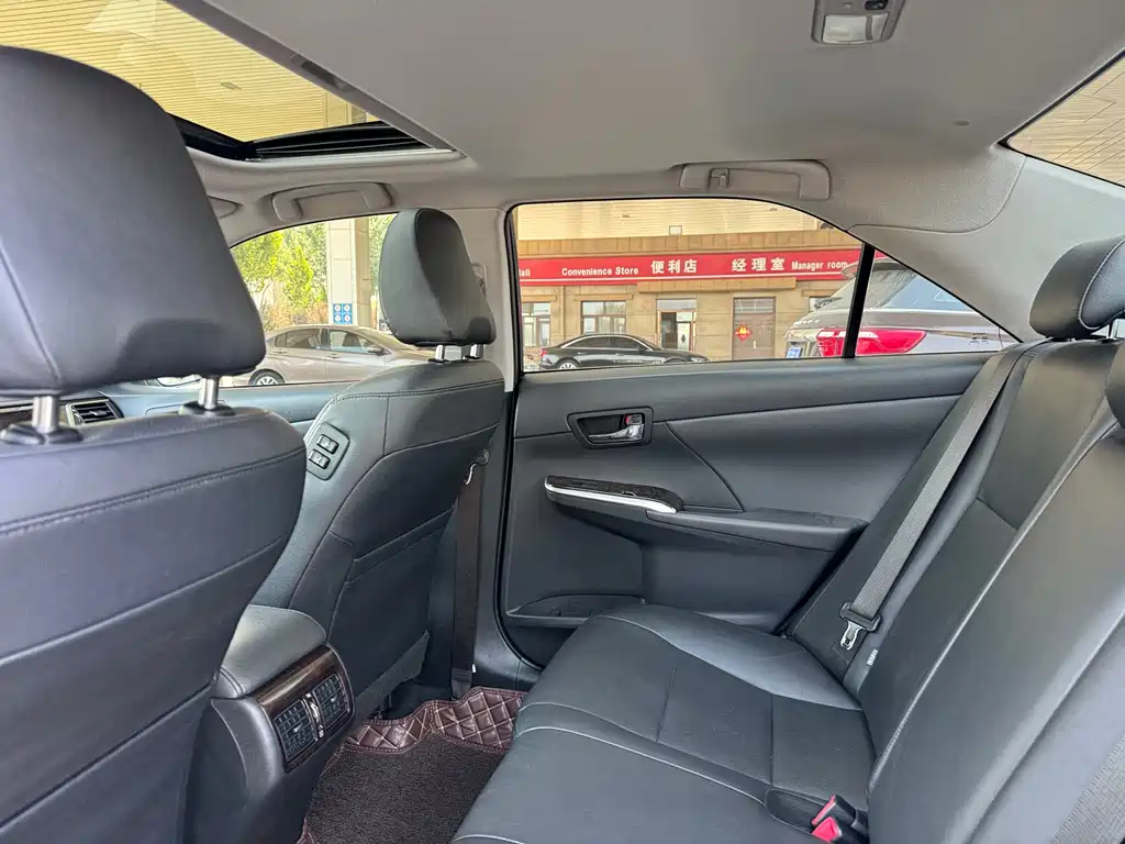 Toyota Camry — миниатюра 11
