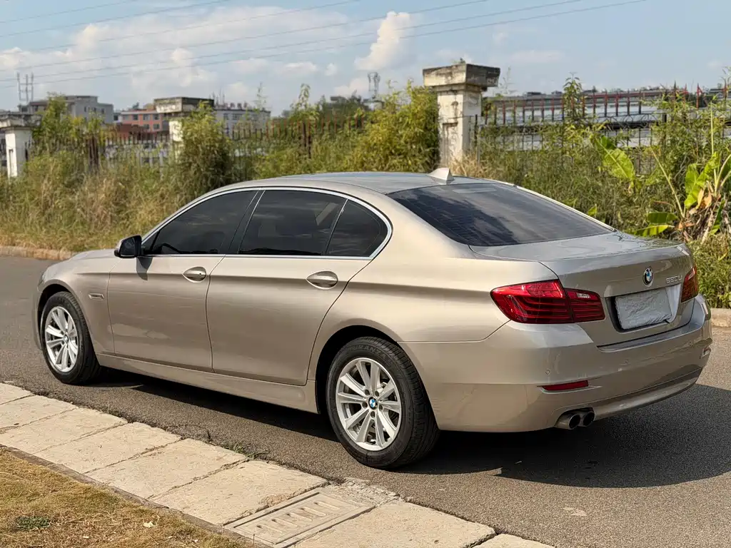 BMW 5 Series — миниатюра 6