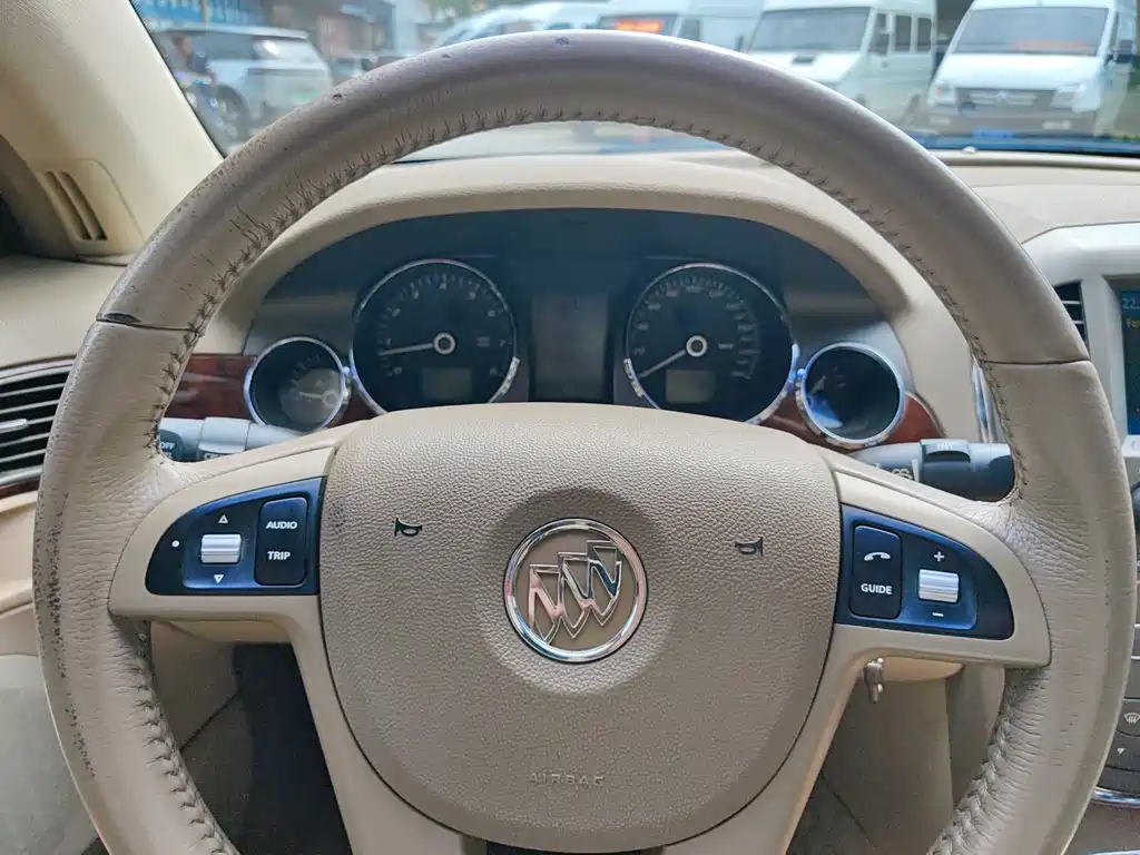 Buick Park Avenue — миниатюра 11