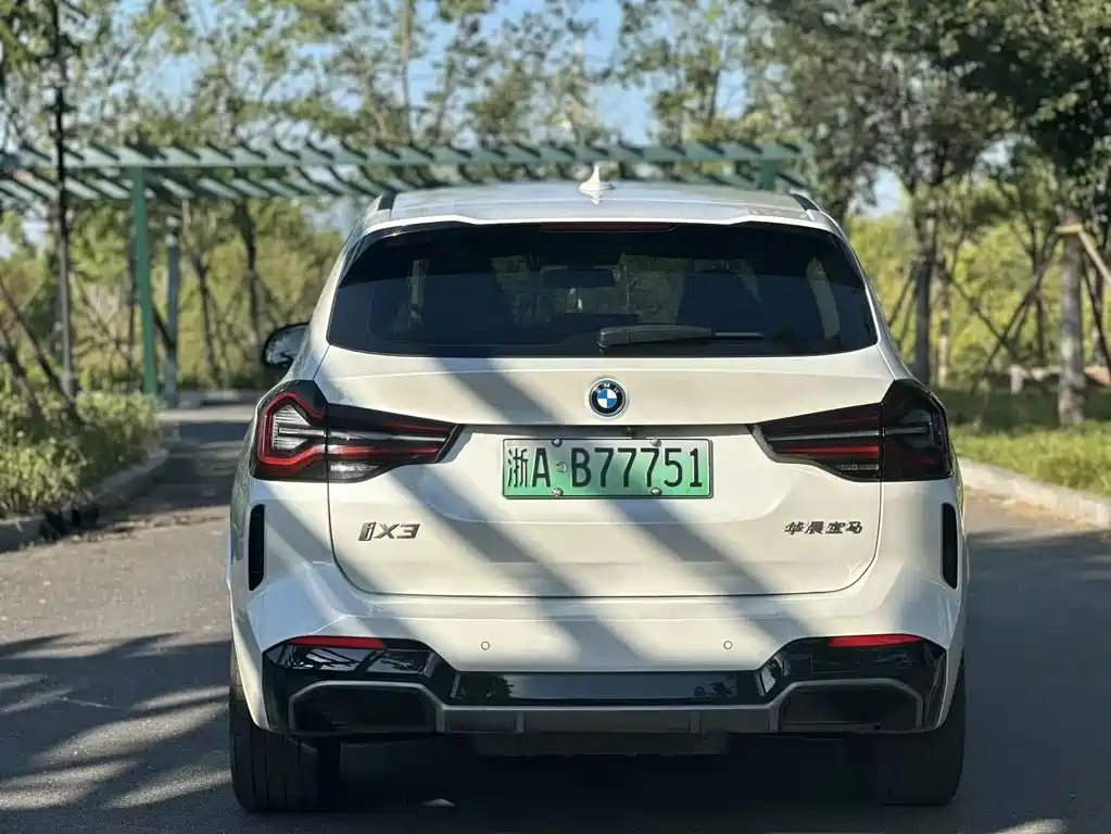 BMW iX3 — миниатюра 9