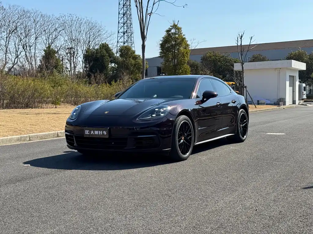 PORSCHE PANAMERA