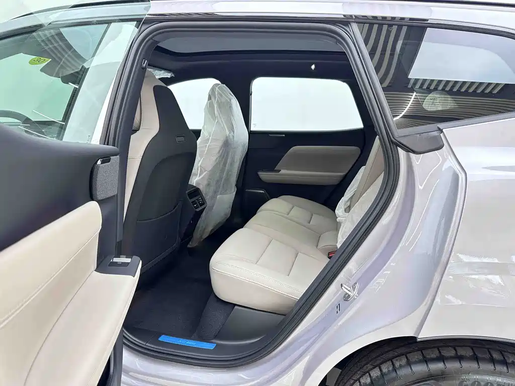 Volvo XC70 PHEV — миниатюра 10
