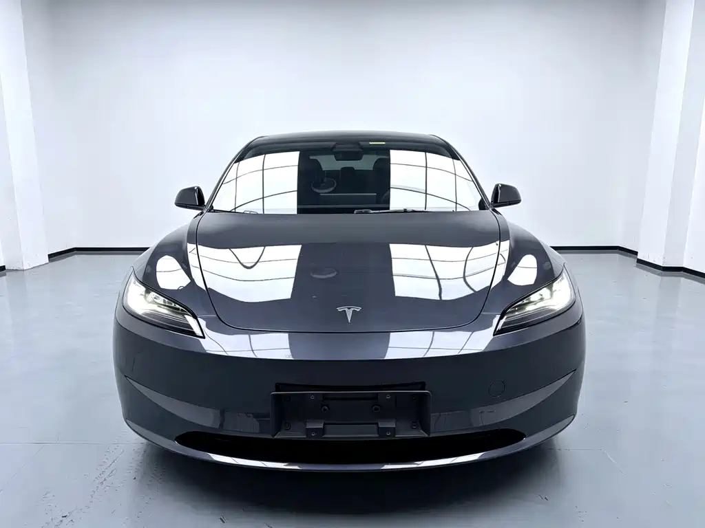 Tesla Model 3 — миниатюра 2