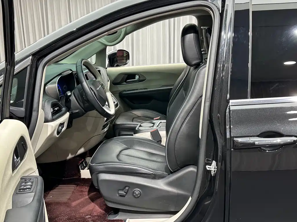 Chrysler Grand Voyager (Import) — миниатюра 9