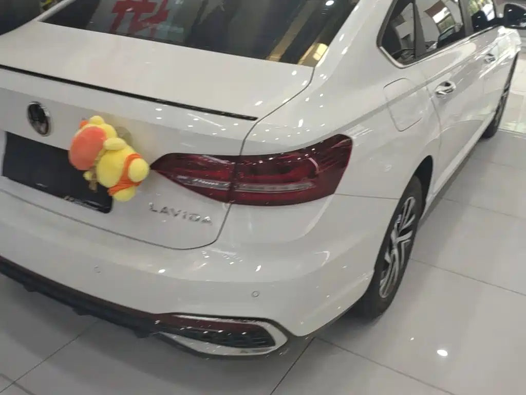 Volkswagen Lavida — миниатюра 8