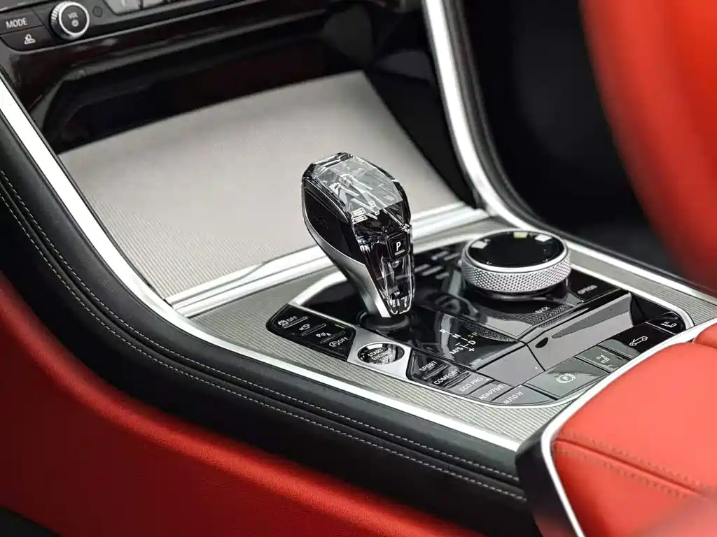 BMW 8 Series — миниатюра 12