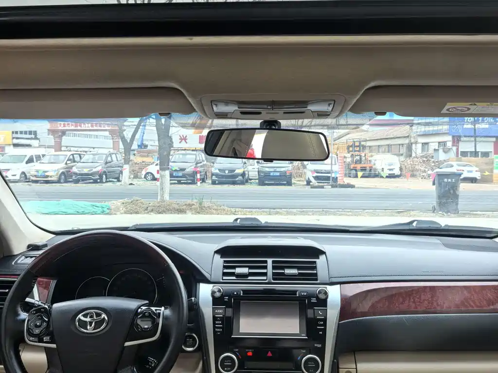 Toyota Camry — миниатюра 12