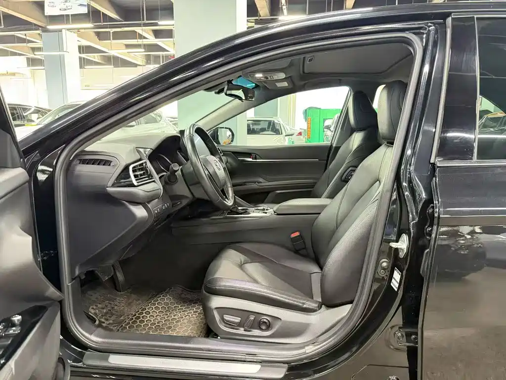 Toyota Camry — миниатюра 4