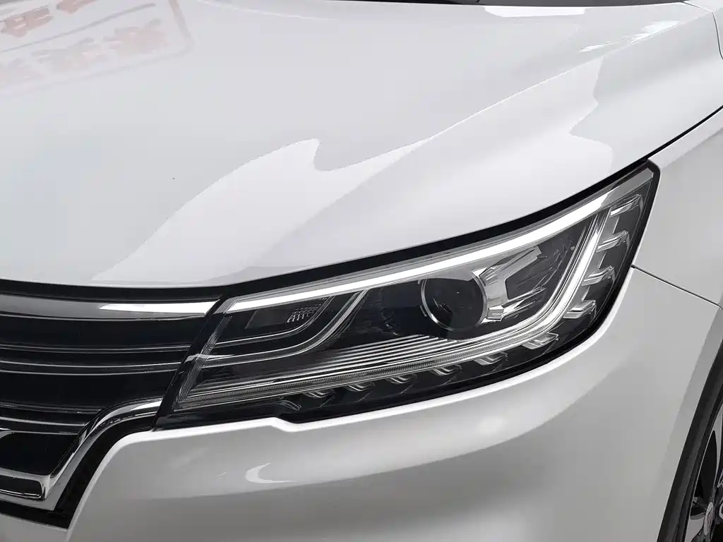 Roewe RX3 — миниатюра 7