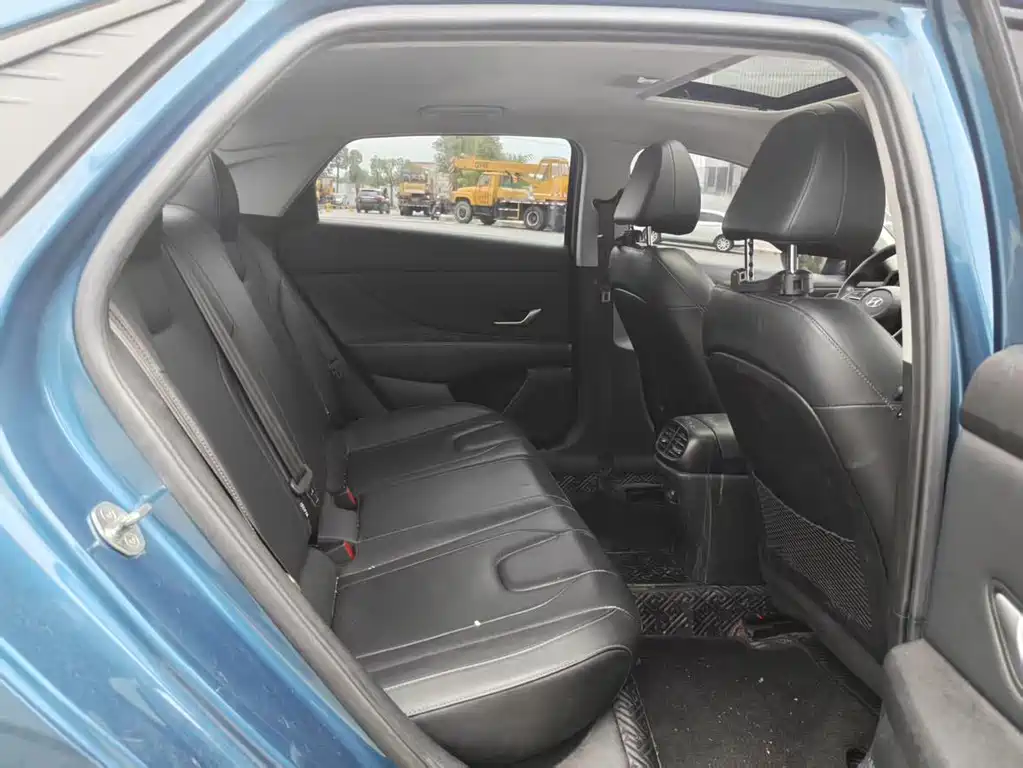 Hyundai Elantra — миниатюра 6