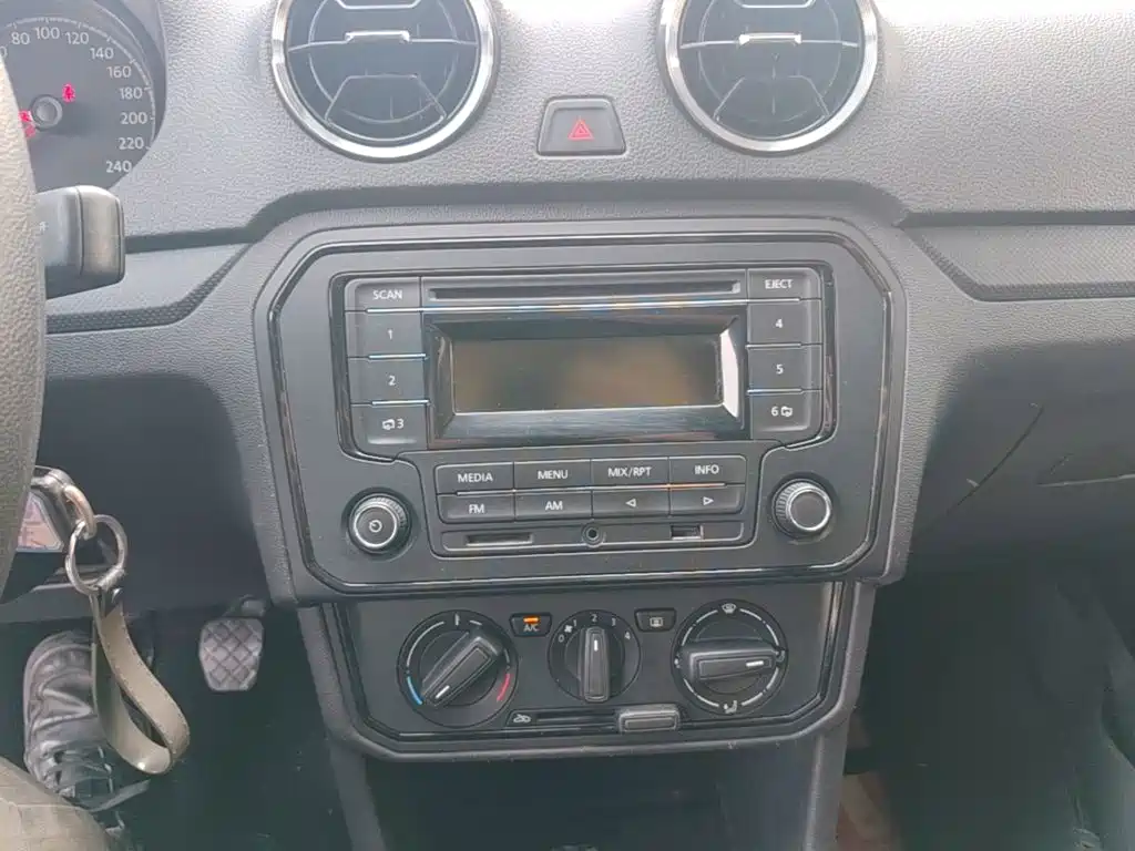 Volkswagen Jetta — миниатюра 13
