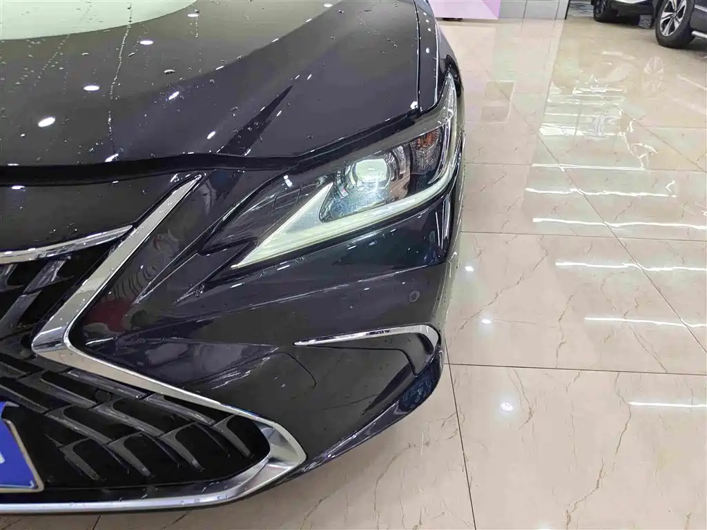 Lexus ES — миниатюра 11