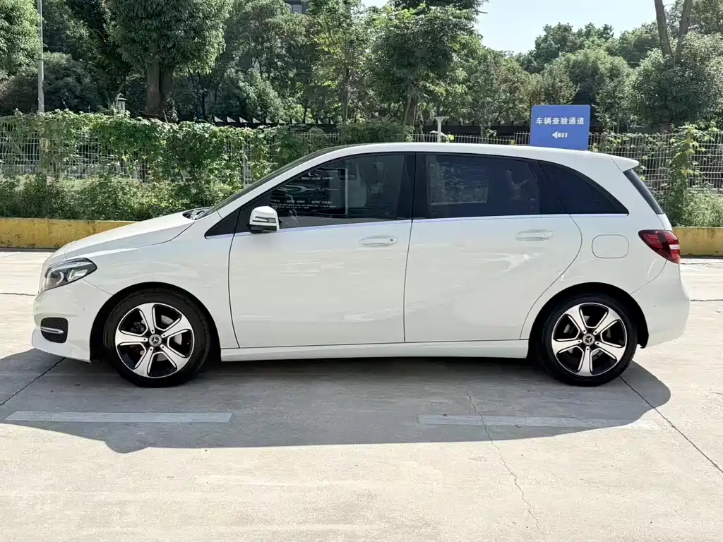 Mercedes-Benz B-Class — миниатюра 2